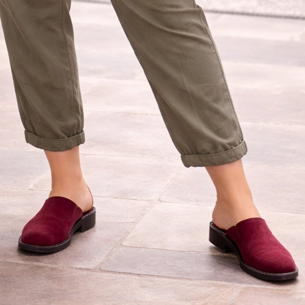 DKNY Red Suede Soft Leather Slip On Clogs Womens Size 6.5M